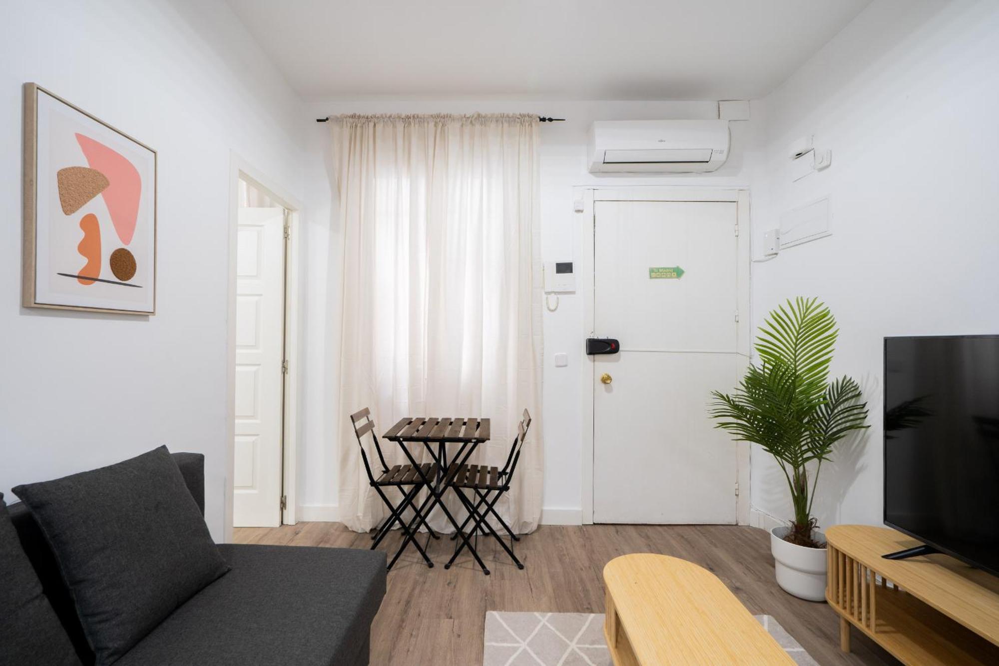 Apartamento En Chueca Para 4 Personas Alquiler Temporal Madrid Exteriér fotografie